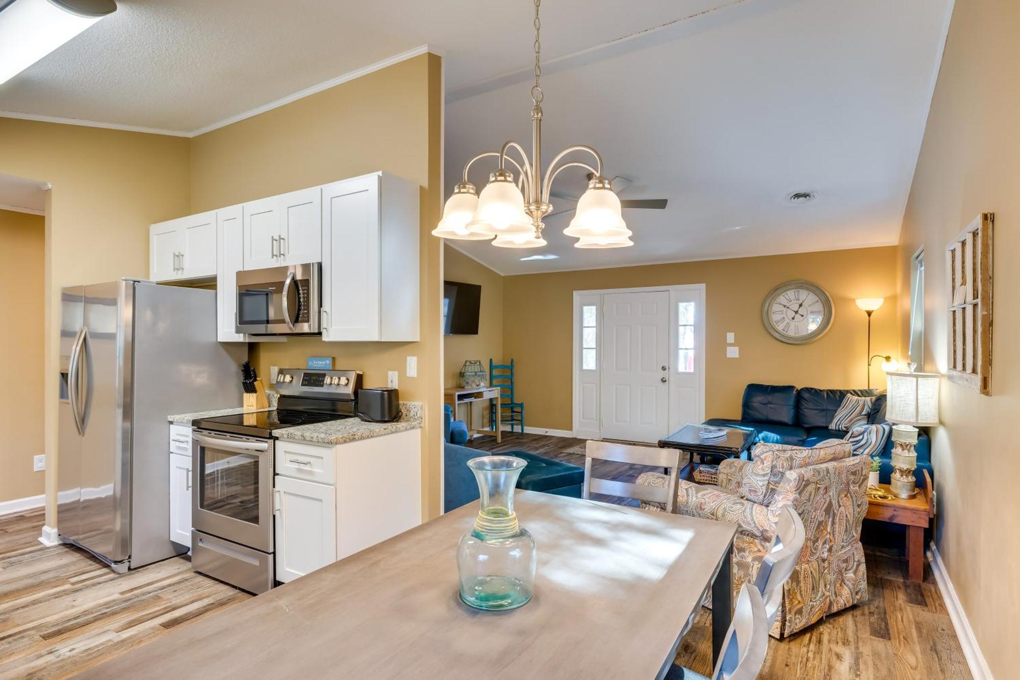 Lovely Emerald Isle Home, Walk To Beach! Buitenkant foto