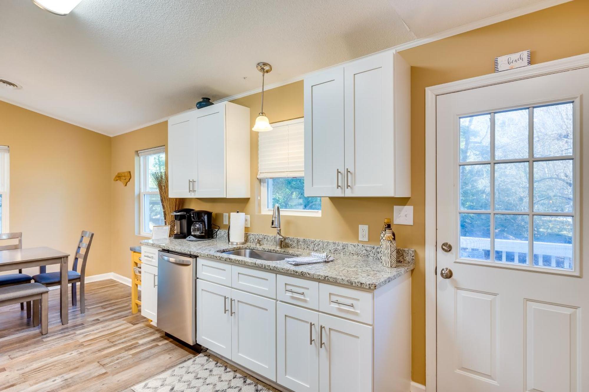Lovely Emerald Isle Home, Walk To Beach! Buitenkant foto